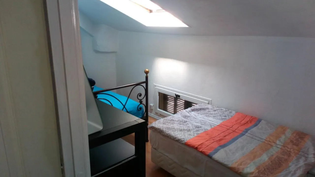 Crew Lighthouse Hostel Antibes