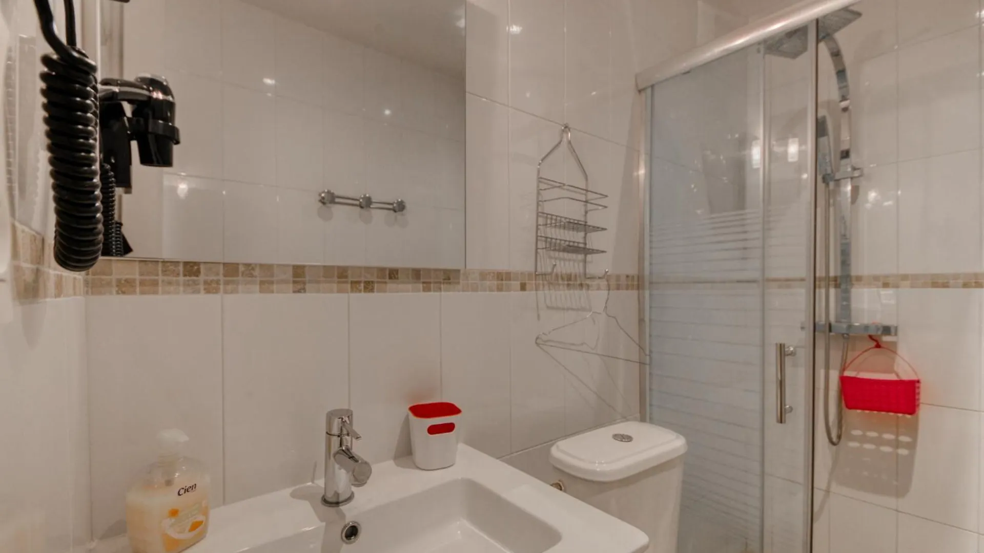 Crew Lighthouse Hostel Antibes