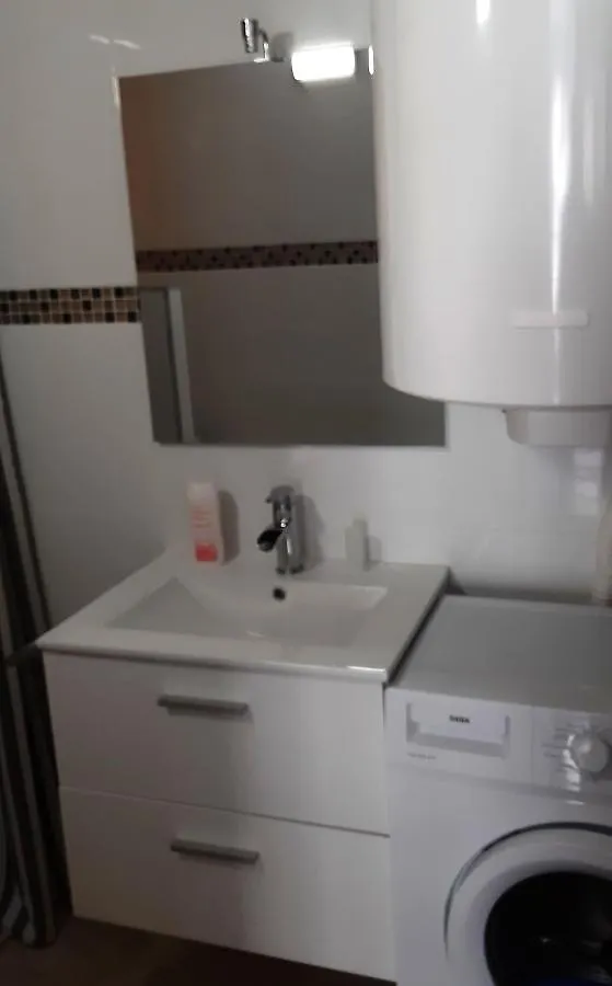 Crew Lighthouse Hostel Antibes