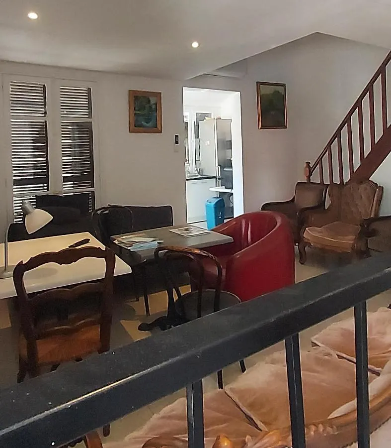 Crew Lighthouse Hostel Antibes 0*,  France