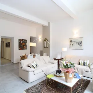 appartement-en-hyper-centre-2-chambres-wifi-gratuit.aixenprovencehotels.org/