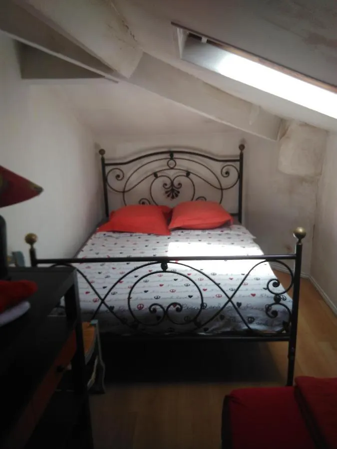 Crew Lighthouse Hostel Αντίμπ 0*,  Γαλλία